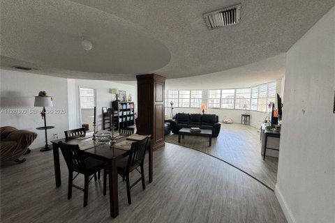 Купить кондоминиум в Майами, Флорида 3 спальни, 91.97м2, № 1988319 - фото 15