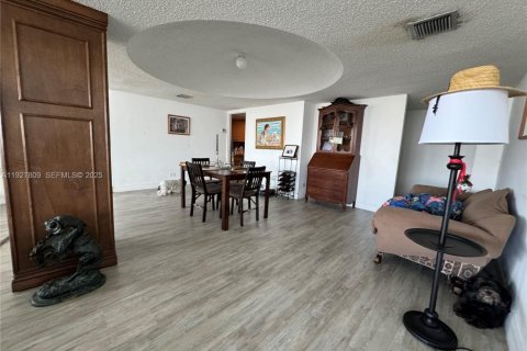 Купить кондоминиум в Майами, Флорида 3 спальни, 91.97м2, № 1988319 - фото 9