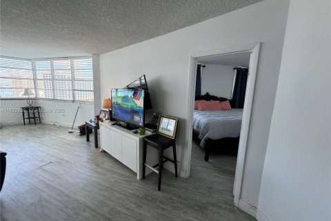 Купить кондоминиум в Майами, Флорида 3 спальни, 91.97м2, № 1988319 - фото 12