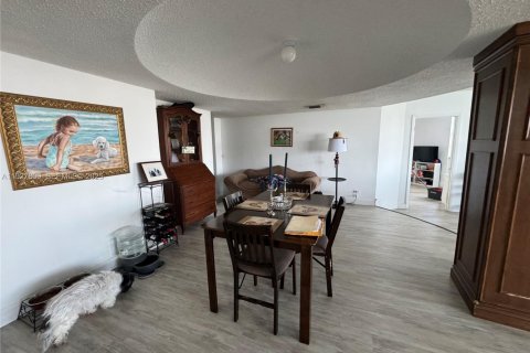 Купить кондоминиум в Майами, Флорида 3 спальни, 91.97м2, № 1988319 - фото 14