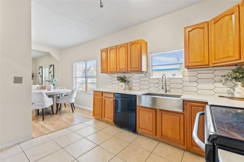 House in Tampa, Florida 2 bedrooms, 99.22 sq.m. № 1907719 - photo 12