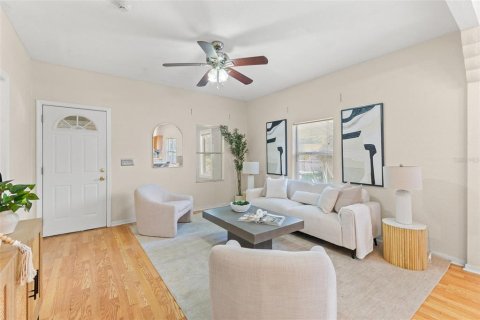House in Tampa, Florida 2 bedrooms, 99.22 sq.m. № 1907719 - photo 5