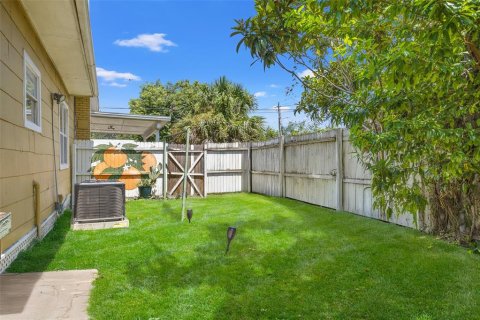 House in Tampa, Florida 2 bedrooms, 99.22 sq.m. № 1907719 - photo 26