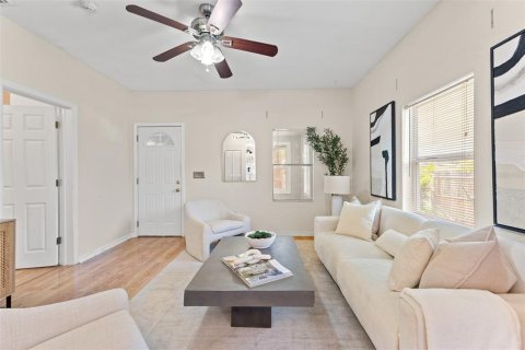 House in Tampa, Florida 2 bedrooms, 99.22 sq.m. № 1907719 - photo 6