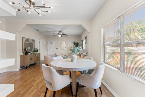 House in Tampa, Florida 2 bedrooms, 99.22 sq.m. № 1907719 - photo 9