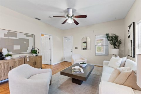 House in Tampa, Florida 2 bedrooms, 99.22 sq.m. № 1907719 - photo 4