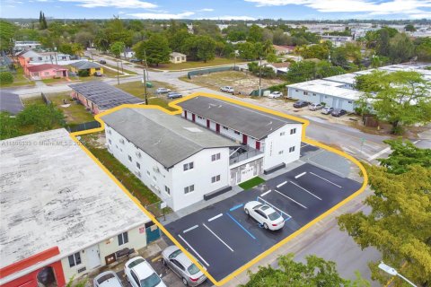 Commercial property in Opa-locka, Florida № 1740124 - photo 3