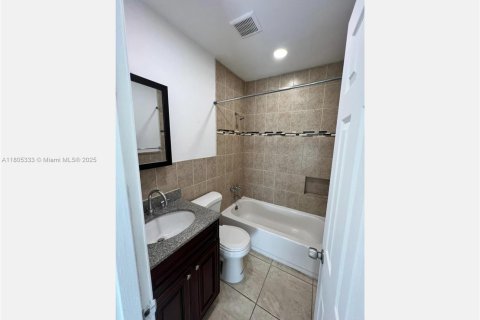Commercial property in Opa-locka, Florida № 1740124 - photo 10