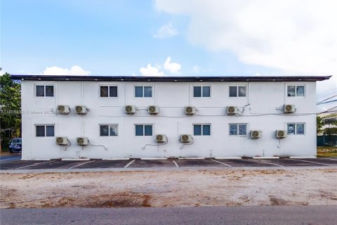 Commercial property in Opa-locka, Florida № 1740124 - photo 7
