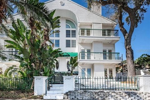 Condo in Tampa, Florida, 3 bedrooms  № 1919186 - photo 1