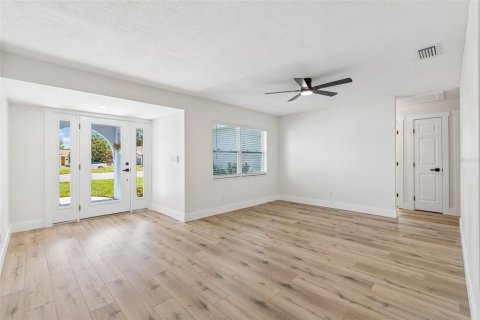 Casa en venta en Saint Petersburg, Florida, 4 dormitorios, 161.65 m2 № 2101635 - foto 13