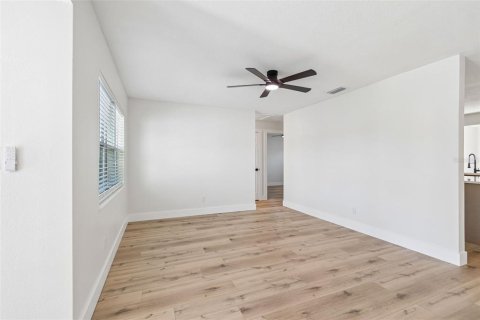 Casa en venta en Saint Petersburg, Florida, 4 dormitorios, 161.65 m2 № 2101635 - foto 12