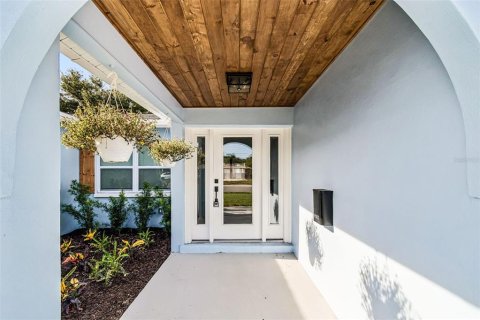 Casa en venta en Saint Petersburg, Florida, 4 dormitorios, 161.65 m2 № 2101635 - foto 3