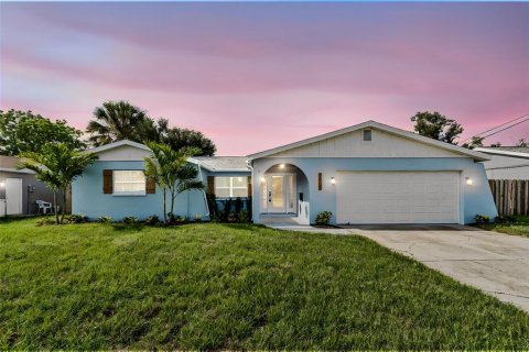 Villa ou maison à Saint Petersburg, Floride 4 chambres, 161.65 m2 № 2101635