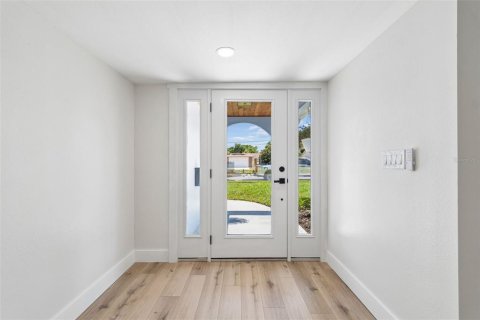 Casa en venta en Saint Petersburg, Florida, 4 dormitorios, 161.65 m2 № 2101635 - foto 17