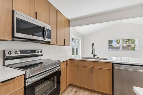 Casa en venta en Saint Petersburg, Florida, 4 dormitorios, 161.65 m2 № 2101635 - foto 30