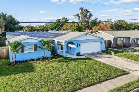 Casa en venta en Saint Petersburg, Florida, 4 dormitorios, 161.65 m2 № 2101635 - foto 2