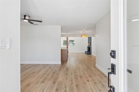 Casa en venta en Saint Petersburg, Florida, 4 dormitorios, 161.65 m2 № 2101635 - foto 11