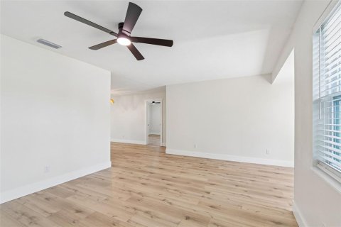 Casa en venta en Saint Petersburg, Florida, 4 dormitorios, 161.65 m2 № 2101635 - foto 16