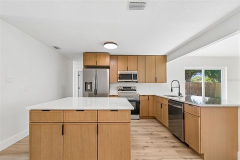 Casa en venta en Saint Petersburg, Florida, 4 dormitorios, 161.65 m2 № 2101635 - foto 25