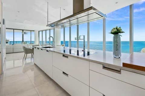 Copropriété à louer à Sunny Isles Beach, Floride: 4 chambres, 297.66 m2 № 1848761 - photo 10