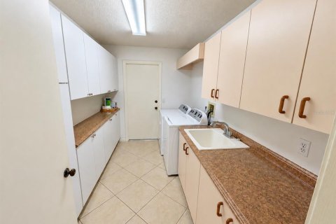 Villa ou maison à louer à Sarasota, Floride: 4 chambres, 267.74 m2 № 2412570 - photo 8