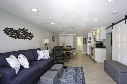 Casa en alquiler en Bradenton, Florida, 1 dormitorio, 25.64 m2 № 2298740 - foto 4