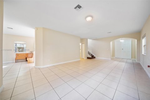 Villa ou maison à louer à Homestead, Floride: 5 chambres, 250.19 m2 № 1997556 - photo 5