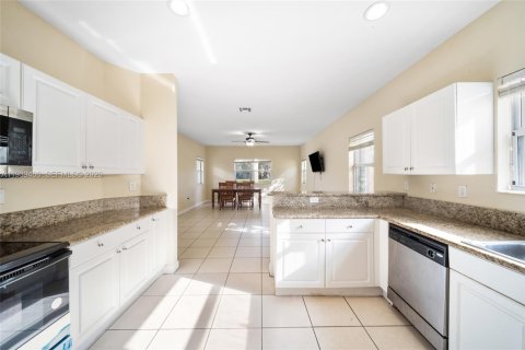 Villa ou maison à louer à Homestead, Floride: 5 chambres, 250.19 m2 № 1997556 - photo 8