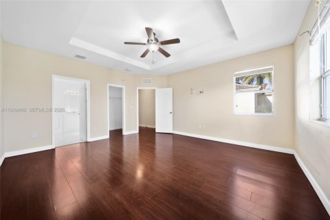 Villa ou maison à louer à Homestead, Floride: 5 chambres, 250.19 m2 № 1997556 - photo 18