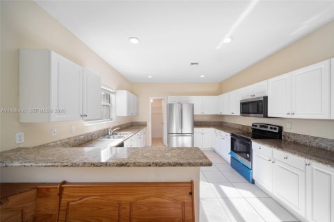 Villa ou maison à louer à Homestead, Floride: 5 chambres, 250.19 m2 № 1997556 - photo 6