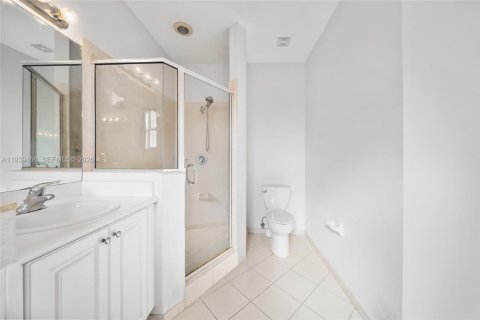 Villa ou maison à louer à Homestead, Floride: 5 chambres, 250.19 m2 № 1997556 - photo 21