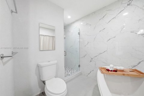 Villa ou maison à vendre à Miami, Floride: 3 chambres, 166.3 m2 № 2050017 - photo 26
