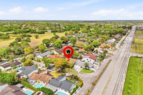 Villa ou maison à vendre à Miami, Floride: 3 chambres, 166.3 m2 № 2050017 - photo 2