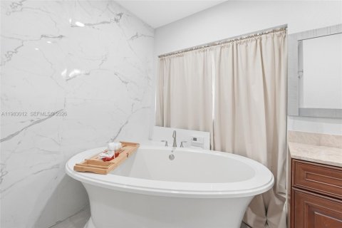 Villa ou maison à vendre à Miami, Floride: 3 chambres, 166.3 m2 № 2050017 - photo 27