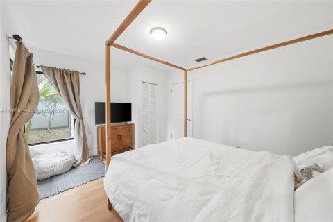Villa ou maison à vendre à Miami, Floride: 3 chambres, 166.3 m2 № 2050017 - photo 30