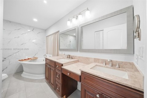 Villa ou maison à vendre à Miami, Floride: 3 chambres, 166.3 m2 № 2050017 - photo 25