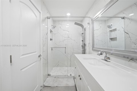 Villa ou maison à vendre à Miami, Floride: 3 chambres, 166.3 m2 № 2050017 - photo 21