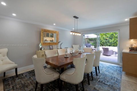 House in Key Biscayne, Florida 5 bedrooms, 225.66 sq.m. № 1890412 - photo 13