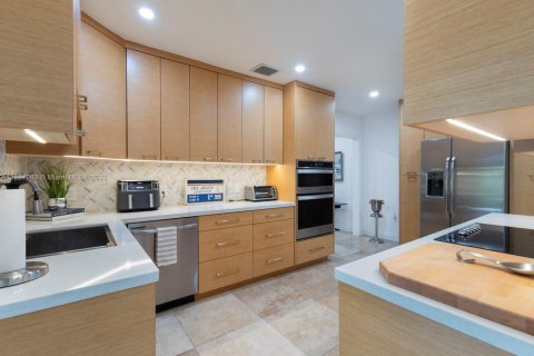 House in Key Biscayne, Florida 5 bedrooms, 225.66 sq.m. № 1890412 - photo 10