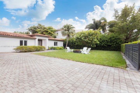 House in Key Biscayne, Florida 5 bedrooms, 225.66 sq.m. № 1890412 - photo 3