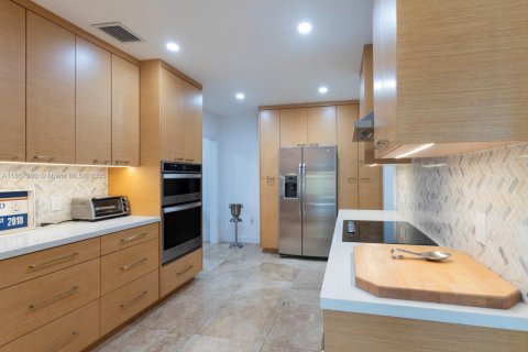 House in Key Biscayne, Florida 5 bedrooms, 225.66 sq.m. № 1890412 - photo 12