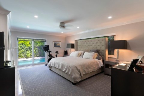 House in Key Biscayne, Florida 5 bedrooms, 225.66 sq.m. № 1890412 - photo 16