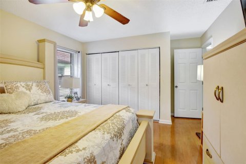 House in Davie, Florida 4 bedrooms, 167.78 sq.m. № 1834228 - photo 19