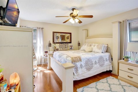 House in Davie, Florida 4 bedrooms, 167.78 sq.m. № 1834228 - photo 17