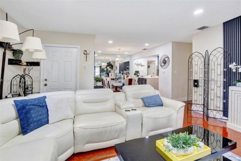 House in Davie, Florida 4 bedrooms, 167.78 sq.m. № 1834228 - photo 7