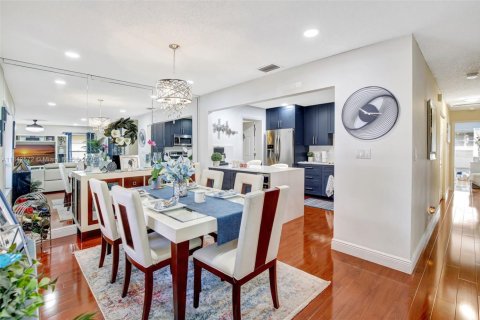 House in Davie, Florida 4 bedrooms, 167.78 sq.m. № 1834228 - photo 9