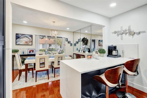 House in Davie, Florida 4 bedrooms, 167.78 sq.m. № 1834228 - photo 12