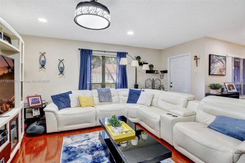 House in Davie, Florida 4 bedrooms, 167.78 sq.m. № 1834228 - photo 6