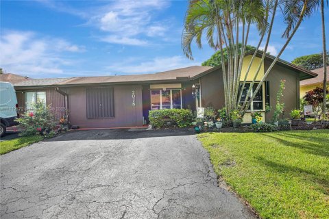 House in Davie, Florida 4 bedrooms, 167.78 sq.m. № 1834228 - photo 27